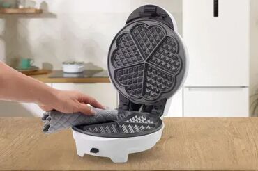 Ostali kuhinjski aparati: Tehnički detalji Opšte Vrsta aparataMini grilMaterijal pločaAluminijum — 8