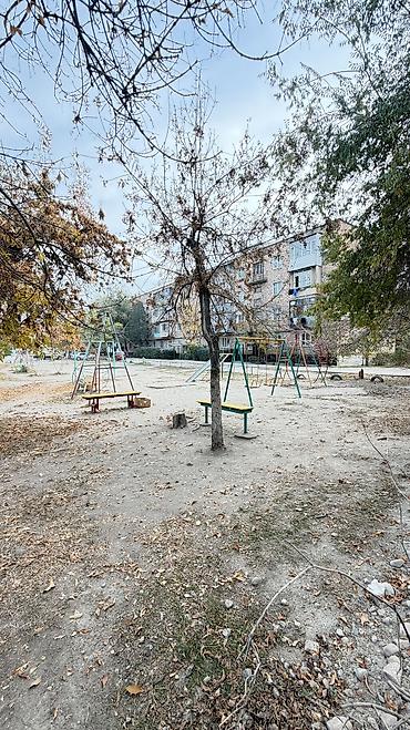 osh flats: 2 комнаты, 45 м², Индивидуалка, 3 этаж, Старый ремонт — 1