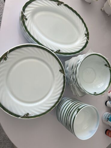 посуда для салата: Продаю новый набор (8шт овальных, 12шт больших круглых, 12шт для