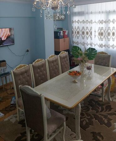 işlənmiş oturacaq: Masa dəsti az işlənib 6 stulla 280₼. Ünvan milli məclisin yanı.(32780)
