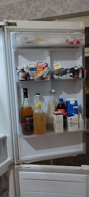 mini refrigerator: Холодильник Samsung, двухкамерный, белый, с нижней морозильной — 5