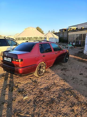 vento: Volkswagen Vento: 1996 г., 2 л, Механика, Бензин, Седан — 5