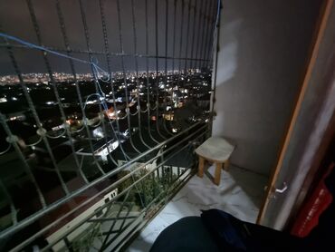 Uzunmüddətli kirayə mənzillər: - Çoxmərtəbəli yaşayış kompleksində mənzil. - Geniş, səliqəli həyət — 25