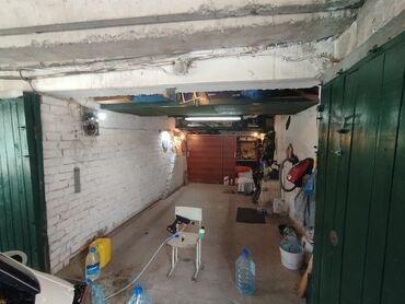 теплый гараж для машины: 20 м², Кирпичный, Бетонный | Охрана