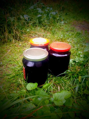 Toy paltarları və aksesuarları: 🌿 Ağ tutun bəhməzi 🏞️ Şəki rayonundan 📦 Bakı şəhərinə çatdırılma