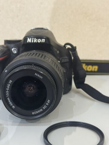 Nikon D5200 model rəqəmsal fotoaparatı ilə AF-S DX Nikkor 18-55mm