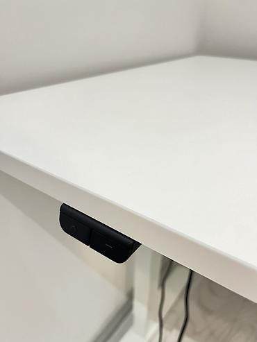 monitor stendi: SVANEKE elektrikli hündürlüyü tənzimlənən masa - JYSK + monitor — 3