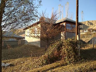 слив котеджа: Алай город Гулчо Одноэтажный жилой дом с верандой и двускатной крышей — 2