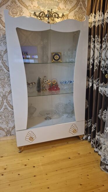 Biznes üçün program təminatı: Şüşəli dolab vitrini