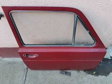 Auto delovi: Vrata desna Lada 2121 Niva. U crvenoj boji. Polovna, zdrava. Skinuta — 4