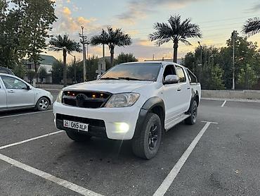 авто сатылат: Toyota Hilux: 2008 г., 2.5 л, Кол менен иштөөчү, Дизель, Пикап — 2