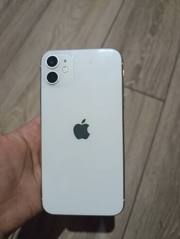 Apple iPhone: IPhone 11, Б/у, 128 ГБ, Белый, Чехол, 77 %