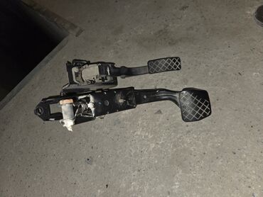 запчасти авто ру: Əyləc pedalları və avtomobilin tavanı üçün pəncərə(avtomatik idarə