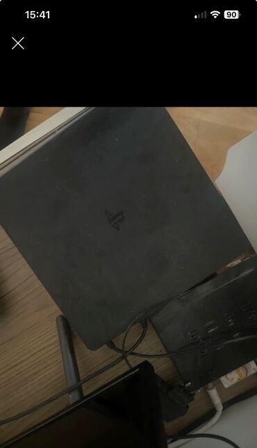 PS4 (Sony Playstation 4): Playstation 4, 2 dene jostik,4 dene oyun
