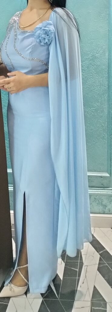 женские платья из микромасла: Açıq mavi rəngdə zərif ziyafət geyimi Bir defe geyinilib 85 alinib 40