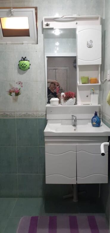 Uzunmüddətli kirayə mənzillər: Yasamal rayonu,3 saylı asan xidmət ilə üzbəüz,5 mərtəbənin,3-cü — 7