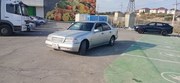 Mercedes-Benz: Mercedes-Benz C-Class (W202) sedan - Kuzov: 4 qapılı sedan, gümüşü — 1