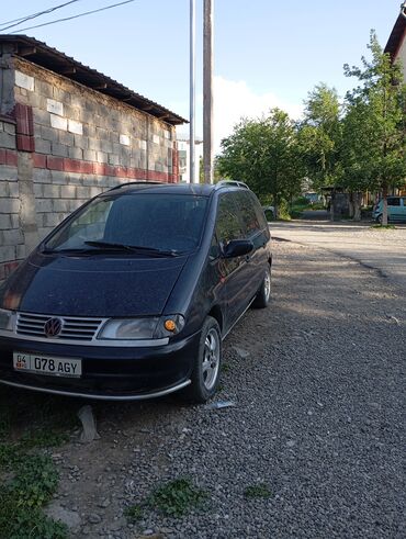 дешёвый машина: Volkswagen Sharan: 1996 г., 2.8 л, Механика, Бензин, Минивэн