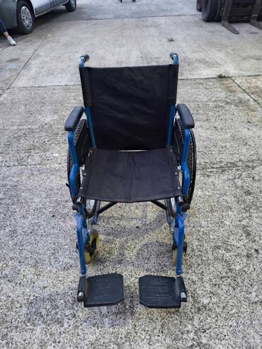 Hodalice, štake, štapovi za hodanje, kolica za hodanje: Invalidska kolica u dobrom stanju

Nalaze su Kotežu — 2