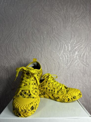обувь кеды: Продам ярко желтые кеды из лимитированной коллекции, 37 размер