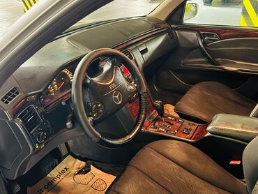 Mercedes-Benz: Mercedes-Benz E 220: 2.2 l | 2001 il Sedan — 13