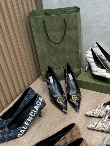 Salonke: Salonke, Balenciaga, 40 — 12