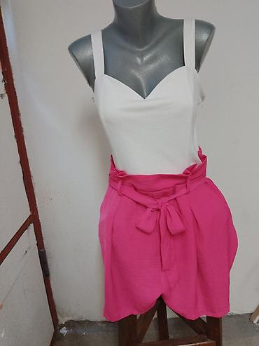 tn pertle: AMISU ženski letnji komplet – bela top majica na bretele + visoki pink — 1