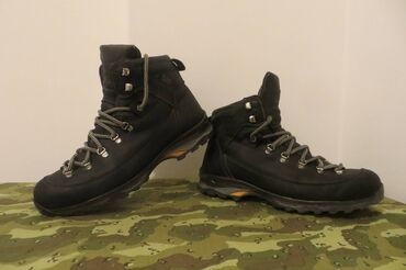 crni sat: Boots, size - 44