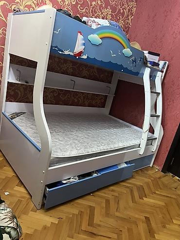 körpü mebel: Uşaq üçün ikimərtəbəli çarpayı - Dizayn: dəniz mövzulu yan panellər — 1