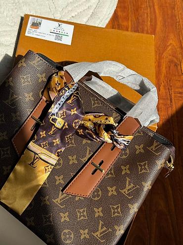 барсетка луи виттон: Классическая сумка, Louis Vuitton, Материал: Натуральная кожа, Застежка на молнии, Разделенные отделения, Регулируемый ремень, Женские, Новый — 2