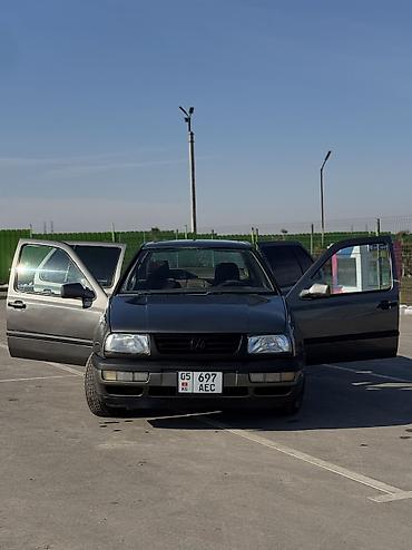 Volkswagen: Volkswagen Vento: 1992 г., 1.8 л, Бензин, Седан — 8