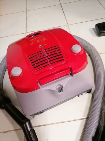 Klasični usisivači: Usisivač SAMSUNG 1600w na papirnu kesu kompletan dobar
 Mirjevo na lalafo.rs — 10 Klasični usisivači: Usisivač SAMSUNG 1600w na papirnu kesu kompletan dobar
 Mirjevo — 10