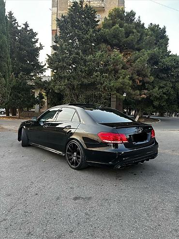 e 220 2013: Mercedes-Benz E-Class: 3.5 l | 2011 il Sedan — 1