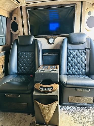 Volkswagen: Volkswagen Transporter: 2 l | 2018 il Van/Minivan — 14