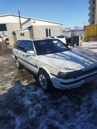 Toyota: Toyota Camry: 1988 г., 2 л, Механика, Бензин, Универсал