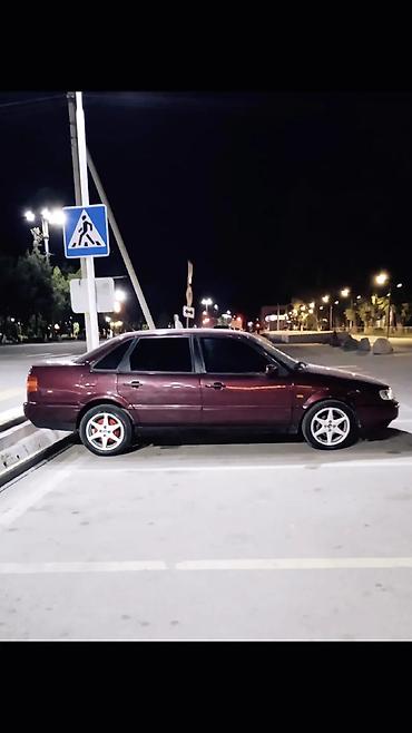 гузку: Volkswagen Passat: 1993 г., 1.8 л, Кол менен иштөөчү, Бензин, Седан — 1