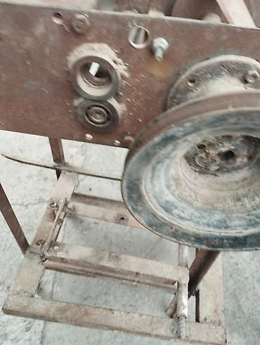 Колье: Металлический станок/механизм с загрузочным лотком и приводным узлом — 25