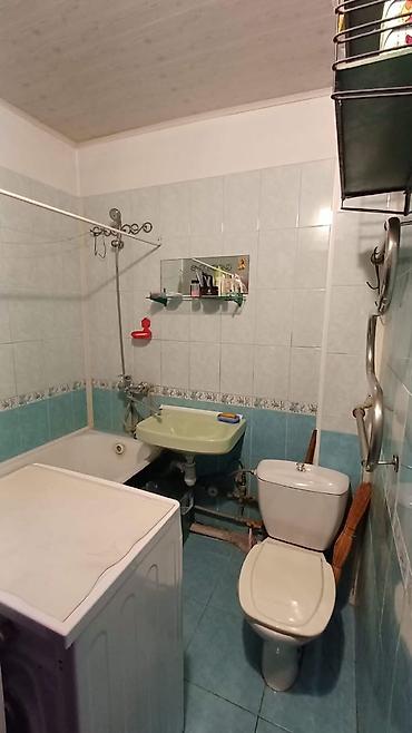 меняю на квартиру: 3 комнаты, 58 м², 8 мкр 104 серия, 5 этаж, Косметический ремонт — 8