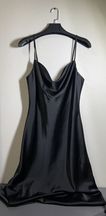 нарядное летнее платье: Вечернее платье, Коктейльное, Длинная модель, Атлас, Без рукавов, M, L