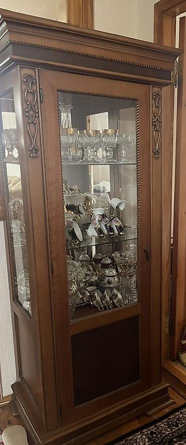 Оборудование для магазинов: Klassik üslubda vitrin şkaf - Material: təbii ağac karkas, şüşə ön və — 1