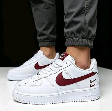 second hand kod goce: Nike Air Force 1 Low patike – bela baza sa bordo detaljima - Model — 1