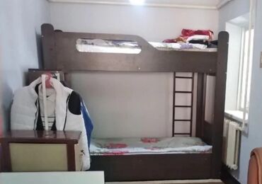 продажа осоо бишкек: Двухъярусная кровать из темного массива/ЛДСП. - Компактная