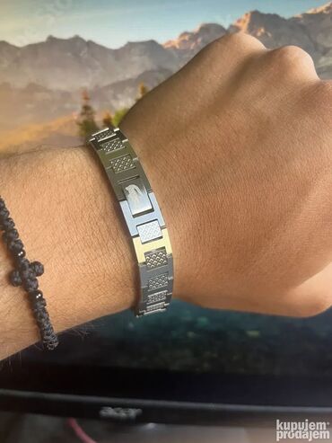 Narukvice: Narukvica Lacoste hirurški čelik
Cena:2200din na lalafo.rs — 5 Narukvice: Narukvica Lacoste hirurški čelik
Cena:2200din — 5