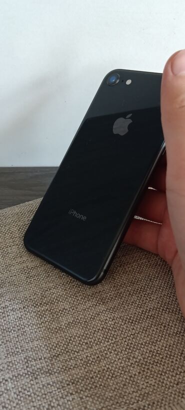 Apple iPhone: IPhone 8, Б/у, 64 ГБ, Черный, 82 %