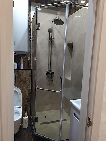 Душевые перегородки и ограждения: Душевая кабина, перегородка. душевая перегородка, закалённое стекло — 15