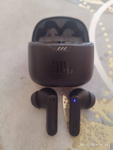 Qulaqlıqlar: JBL tune flex black cox az istifade edilib, əlavə nausnik olduğu üçün