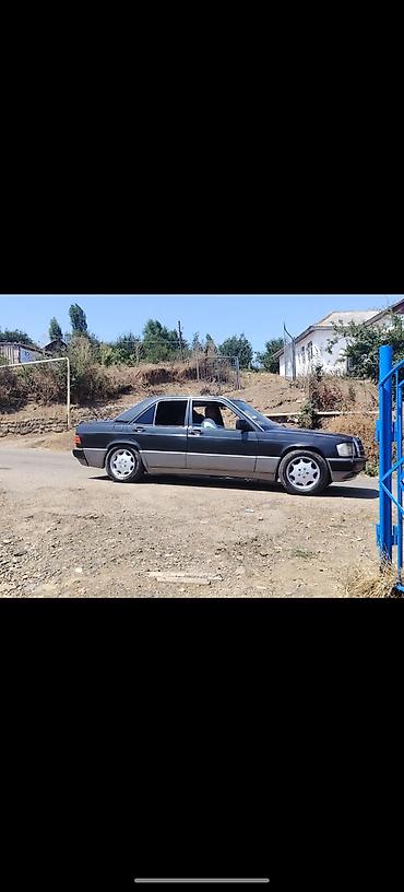 190 buferi: Mercedes-Benz 190 (W201): 1.8 l | 1992 il Sedan — 2