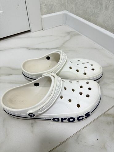 обувь подросковый: Crocs оригинальные 100% Очень удобный подойдут на 43-44 размер 6/10
