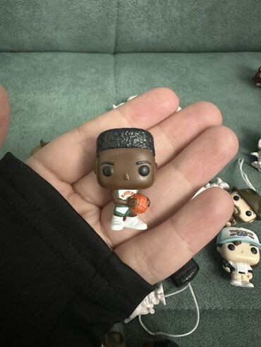 Heykəlciklər: Kinder Joy Stranger Things funko fiqurları satılır!!! — 13