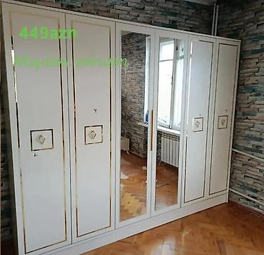 aluminium qapi pencere: Ağ rəngdə, qızılı xətli 5 qapılı geyim dolabı. Orta hissədə tam boy — 1